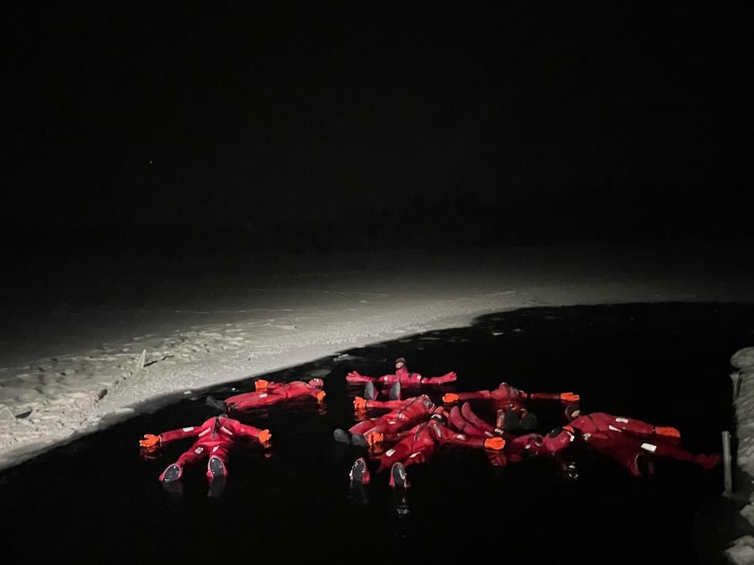 Travel Advisor Nadia Bess floating with a group in water.
