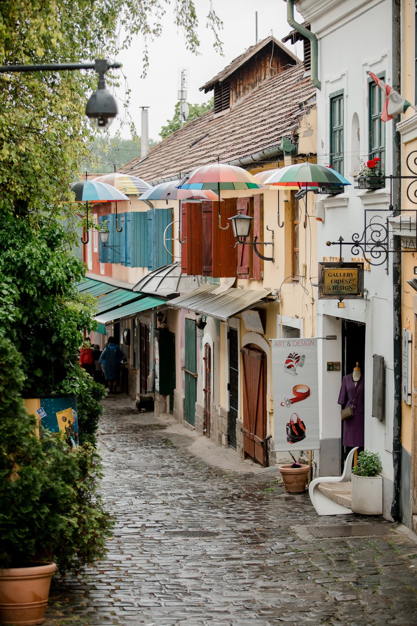 Street view in between builidings