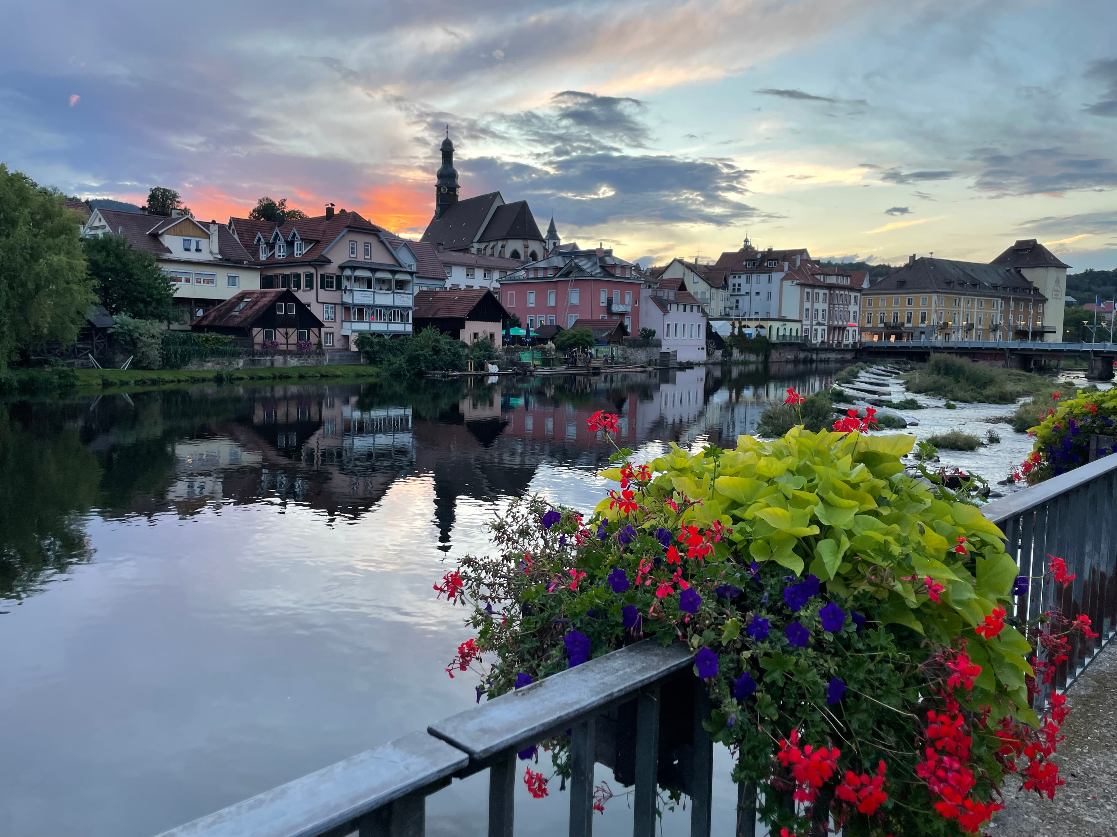 A spectacular view of a lake