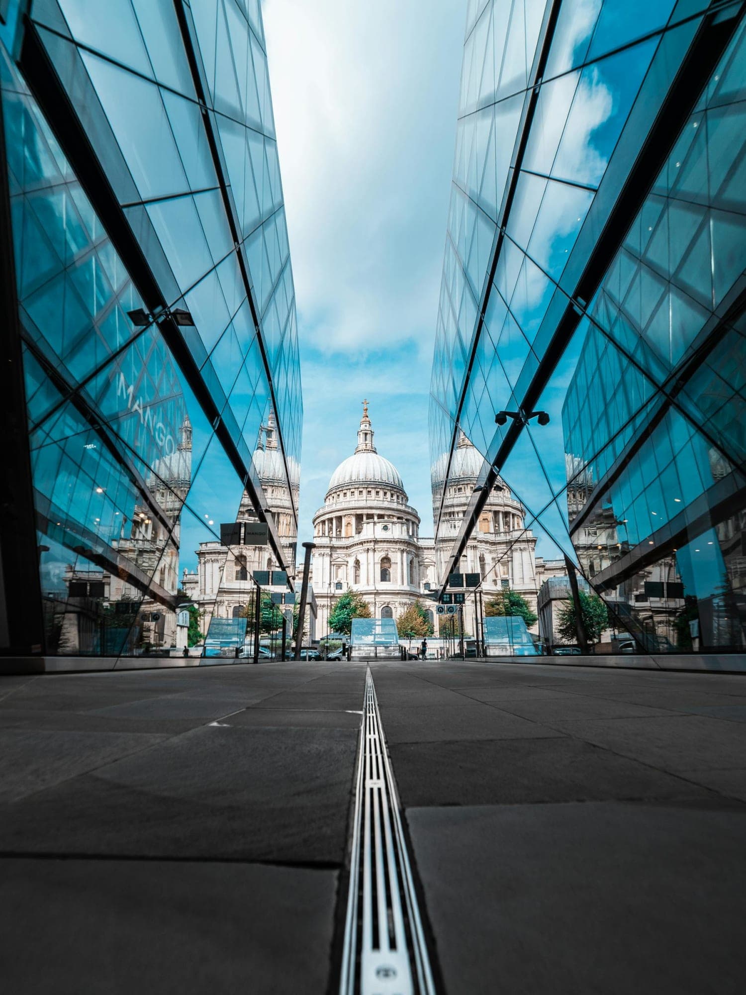 Five Days in London curated by Shanna Paynter