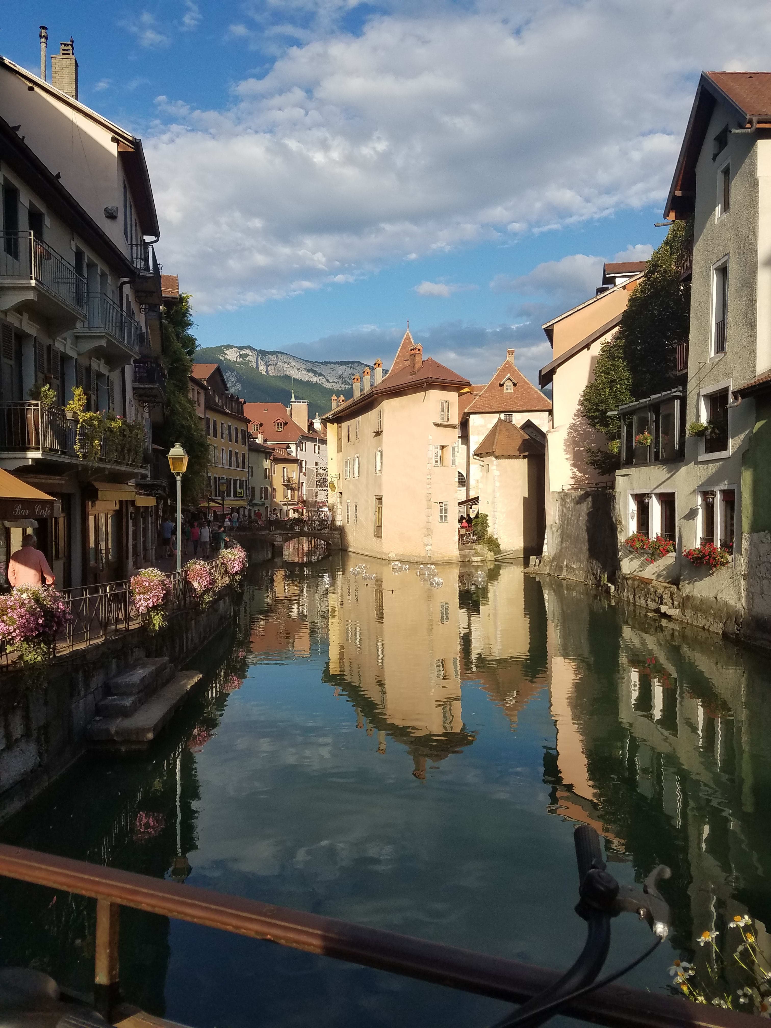 Geneva: Your Central Hub for Gastronomy and Exploration curated by Theresa Baumann