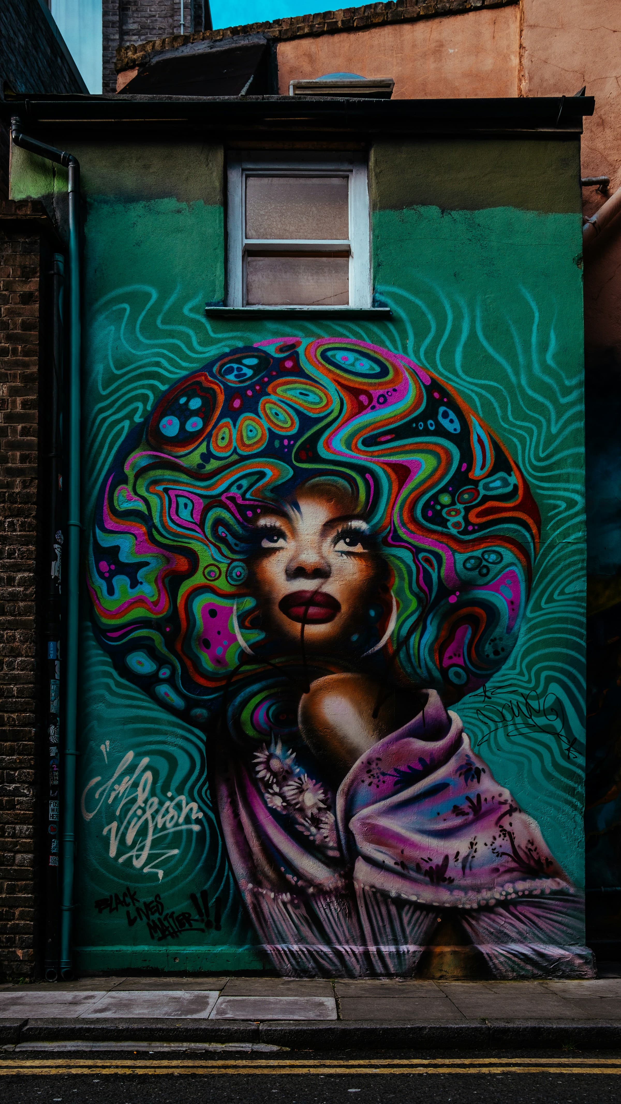 Painting on the wall at a street in Shoreditch.