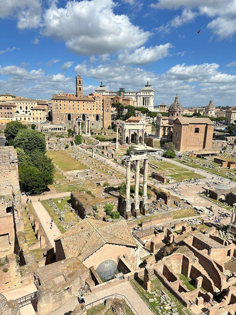 The ruins of the Roman Forum, a must-see stop during your 4 days in Rome.