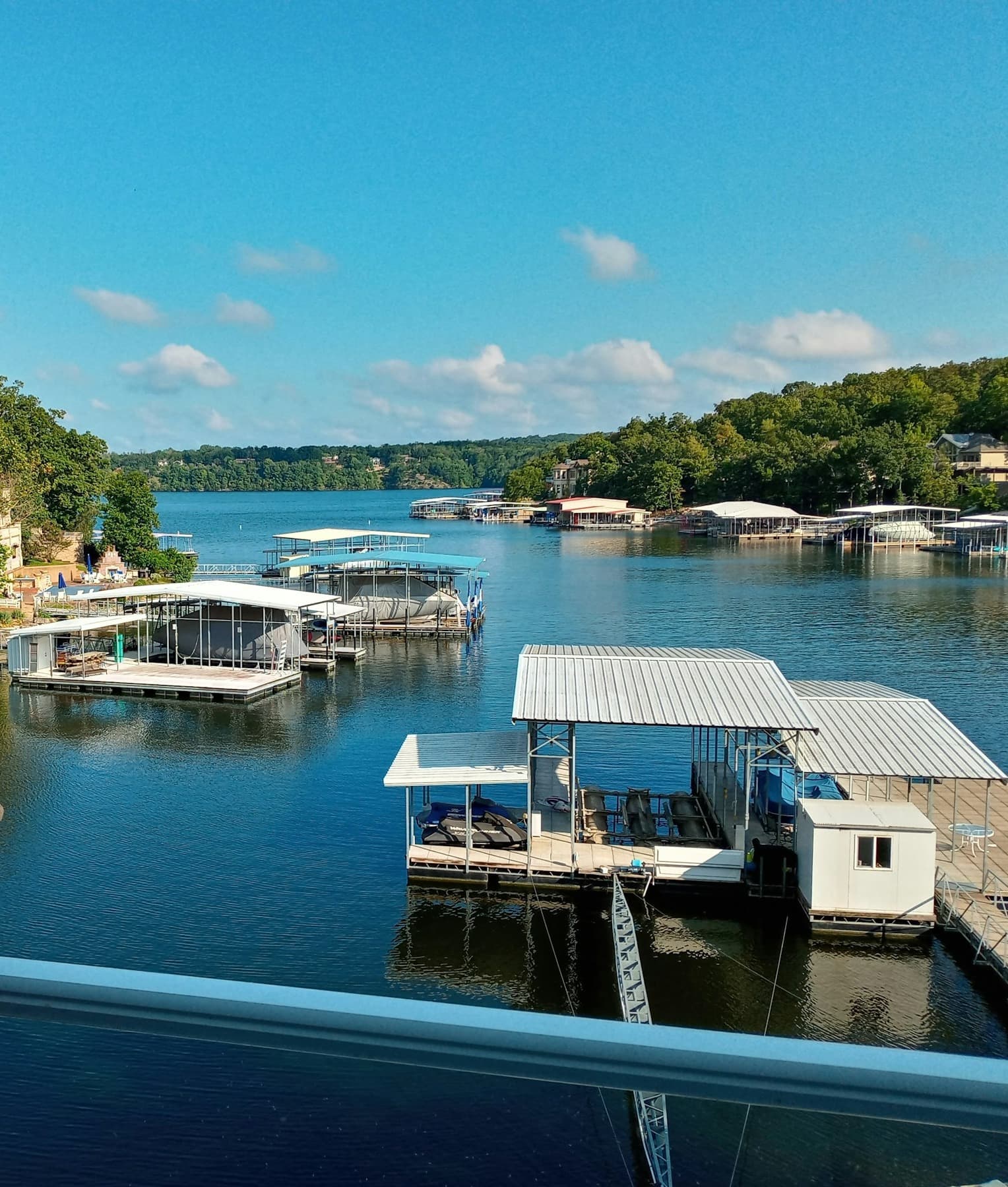 A lake with boat piers during the daytime