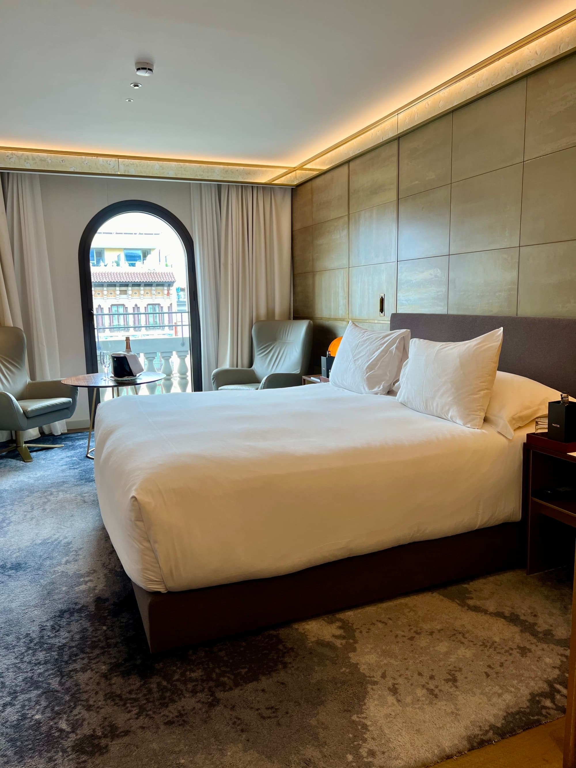 Almanac Hotel - Modern amenities with classic decor. The windows opens for fresh air onto the busting streets of Barcelona.