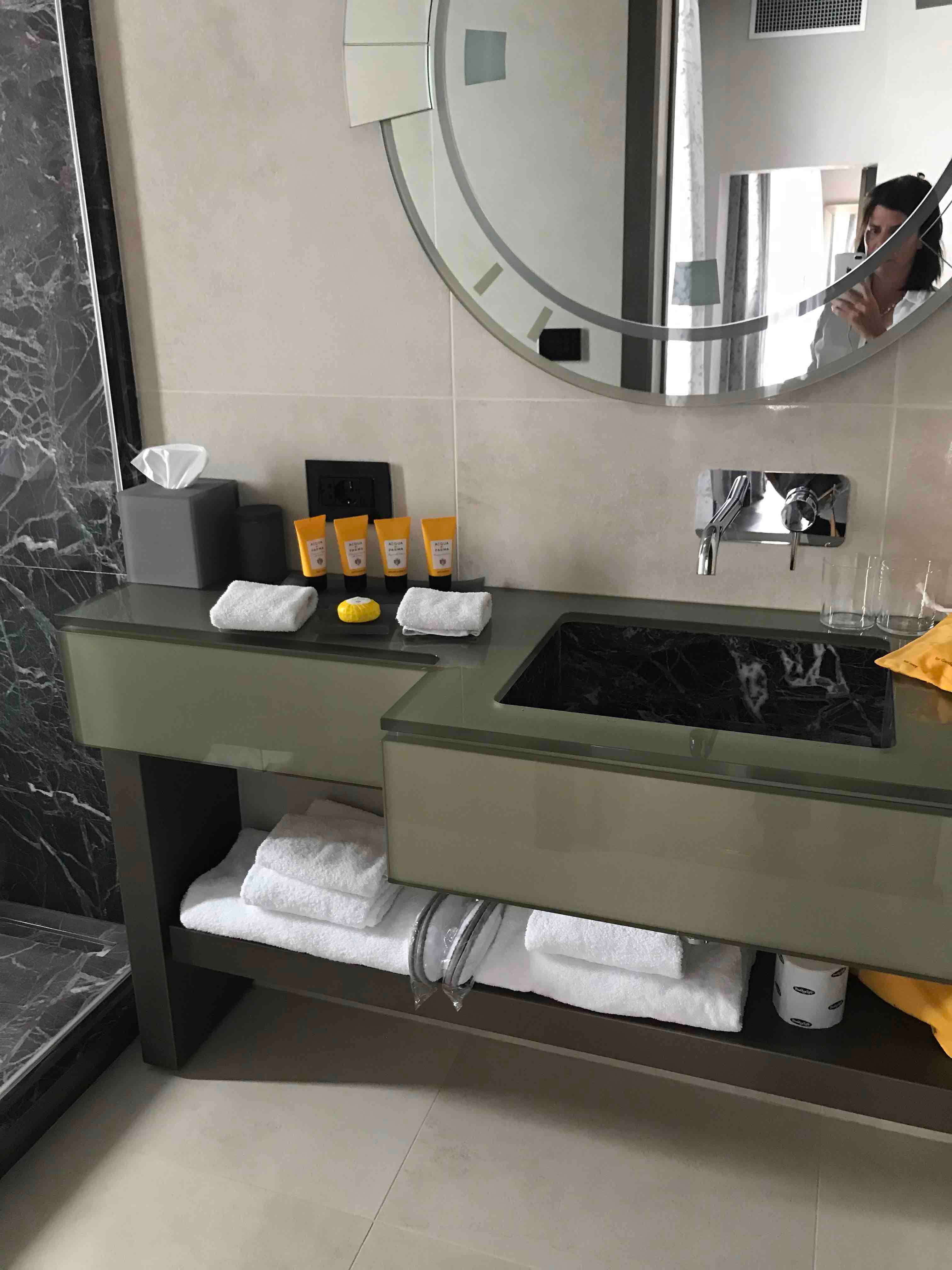 Bathroom Pantheon Iconic