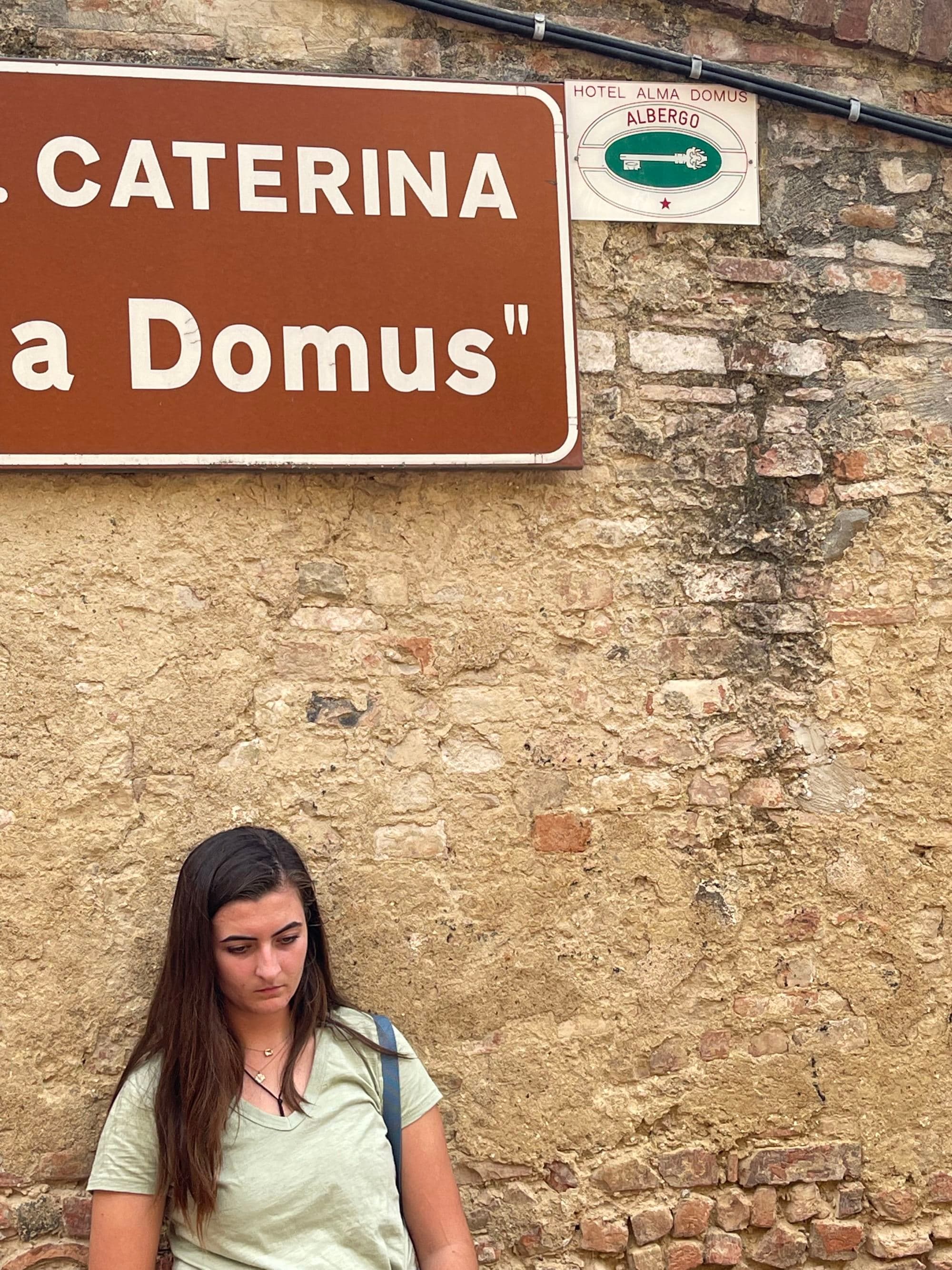 Female posing beside Hotel Alma Domus